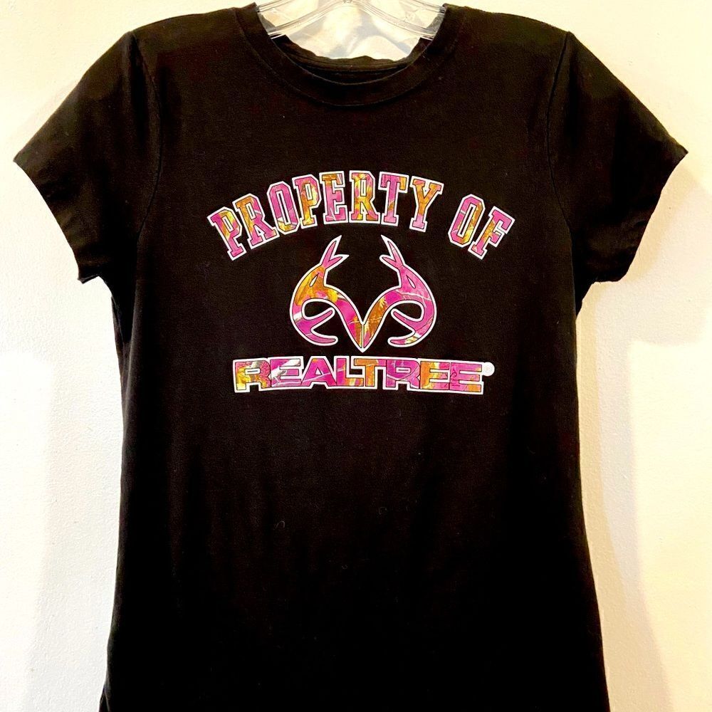 REALTREE "Property of Realtree" Camo Pink/Black Short Sleeve Sz Medium TShirt.